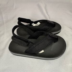 Toddler faux leather sandals size 6/7